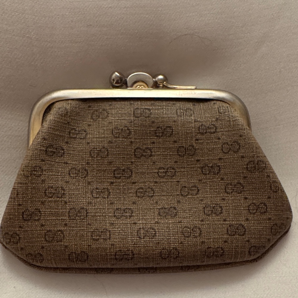 Gucci Vintage GG logo kisslock change purse